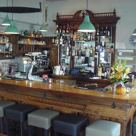 Eetcafe/Pension Nooitgedacht Strijen Kültér fotó